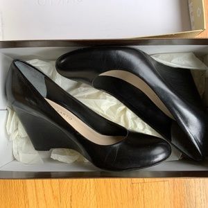 Women black leather wedge heels